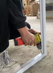 Construire et installer l'armoire d'affichage personnalisée