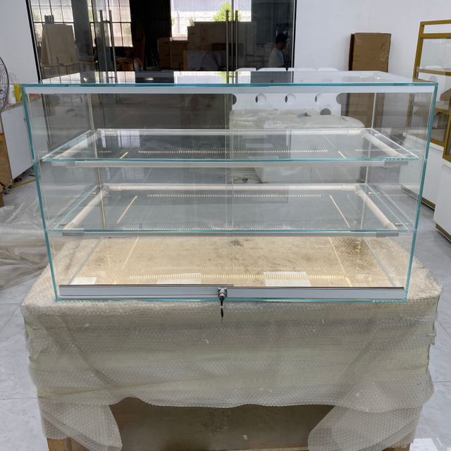 Armoire à pain en verre