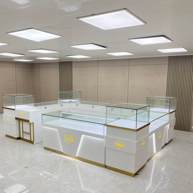 Ensemble de bijoux de laque blanche