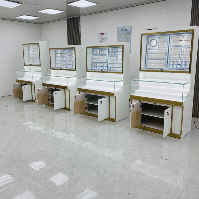 Élégant armoire de bijoux d'artisanat