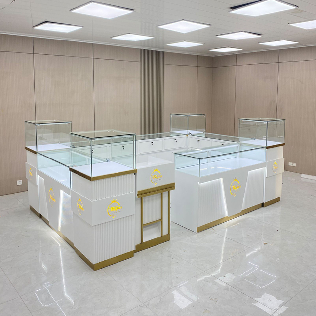 Cabinet d'affichage des bijoux du centre commercial
