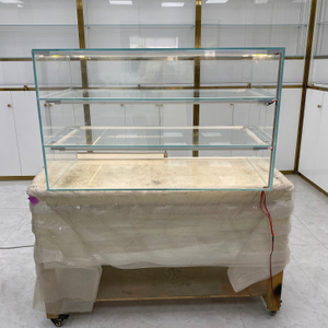 Armoire à pain en verre