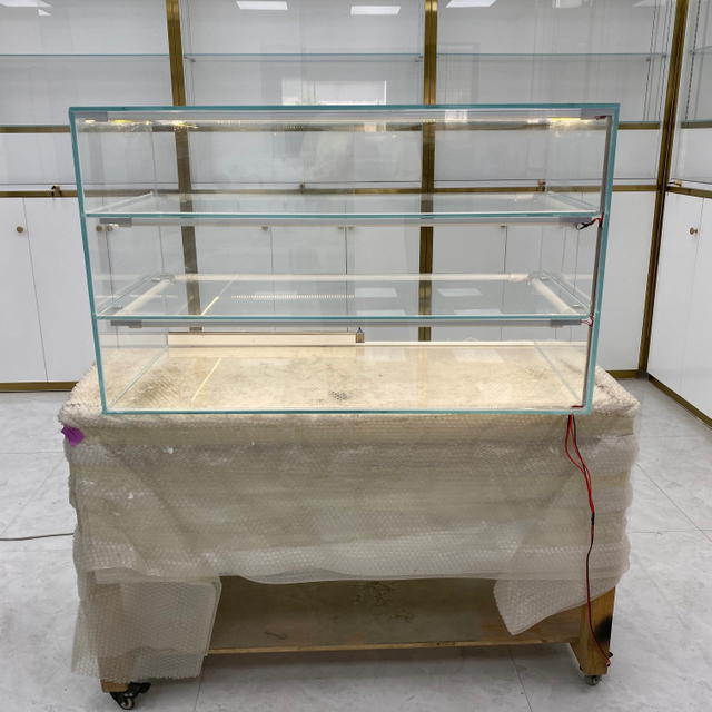 Armoire à pain en verre