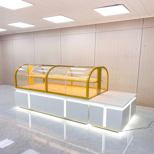 Armoire à pain à l'île courbe